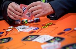 जुआ खेलते रंगे हाथों पकड़ा गया कोलकाता का मशहूर बिरयानी सेल अर्सलान का मालिक, पुलिस ने की ताबड़तोड़ छापेमारी