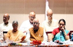 प्रोटोकॉल फॉलो नहीं हुआ तो भड़के गवर्नर लाल जी टंडन, कमलनाथ से शिकायत के बाद दो अफसर सस्पेंड