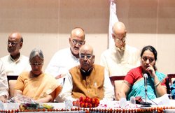 कार्यक्रम में देर से पहुंचे मंत्री तो गवर्नर ने लगाई फटकार, समय पर पाबंद रहने की दी नसीहत