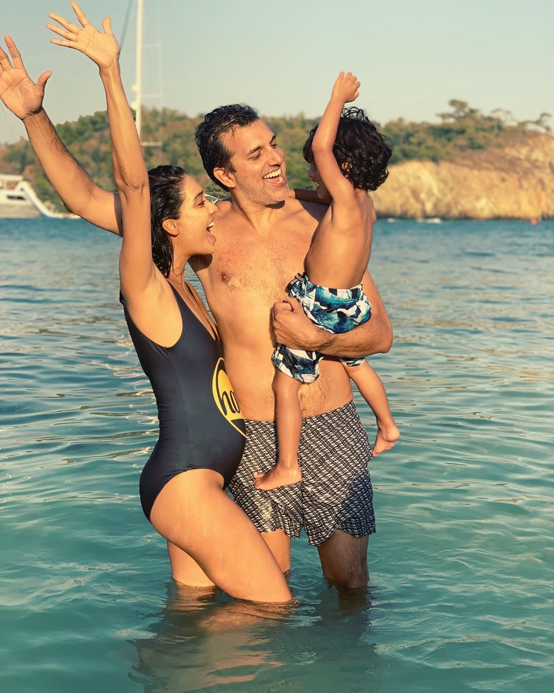 Lisa haydon, lisa haydon baby, lisa haydon lakme fashion week, lisa haydon babies, lisa haydon family, lisa haydon movies, celebrity kids, celebrity pregnancies