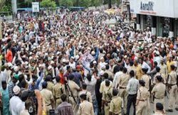 पश्चिम बंगाल: बच्चा चोरी के शक में एक को पीट-पीटकर मार डाला, दूसरे को पुलिस ने किसी तरह बचाया