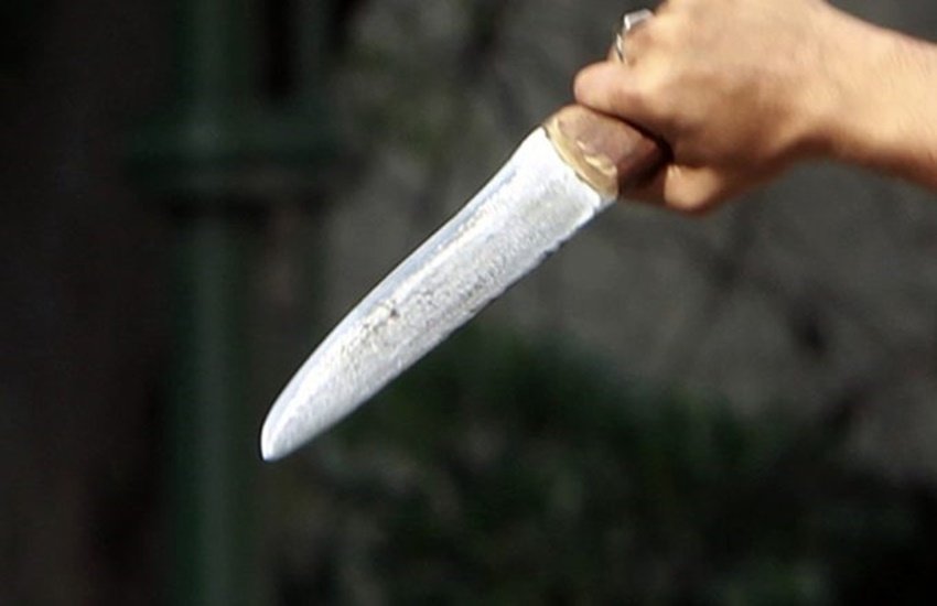 अस्पताल के अनुसार तीन अन्य लोग भी घायल हुए हैं और खतरे से बाहर हैं। 