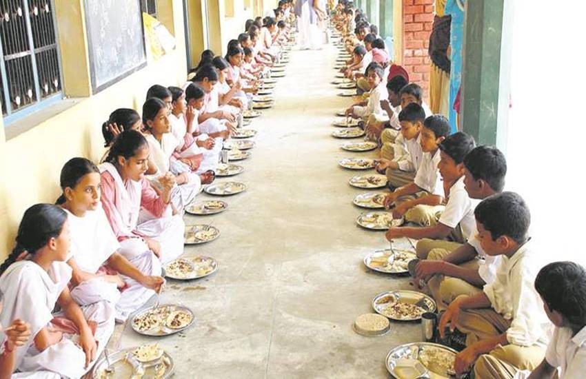 ‘‘अक्षयपात्र फाउंडेशन अत्याधुनिक रसोईघर स्थापित करेगा और भोपाल एवं रायसेन के शहरी क्षेत्रों की शालाओं में मध्यान्ह भोजन पहुँचायेगा।’’ 