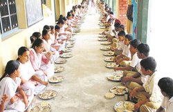 मध्यप्रदेश के इन शहरों में हर रोज 35 हजार बच्चों को ‘अक्षयपात्र फाउंडेशन’ खिलाएगा मिड डे मील