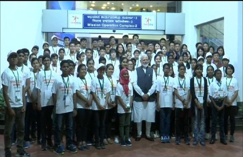 student asked how to become president Modi said why not PM in isro center student asked how to become president Modi said why not PM in isro center