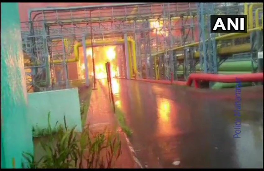 ONGC के प्लांट में आग लगी (फोटो सोर्स: ANI)