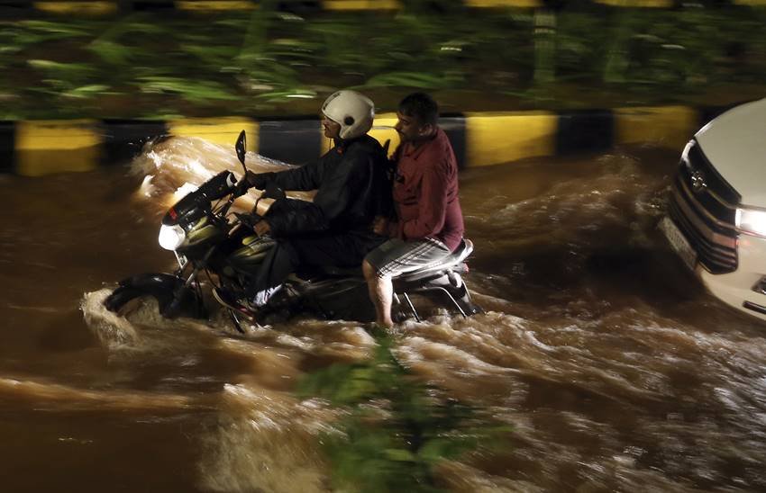 "mumbai rains, mumbai rains latest news, orange alert in mumbai, mumbai red alert, mumbai red alert news, mumbai rains today, mumbai heavy rains, rain in mumbai, mumbai rains today live update, mumbai weather, mumbai rains live, mumbai rains forecast, mumbai rains forecast today, mumbai weather, mumbai weather today, mumbai weather forecast, mumbai weather forecast today, mumbai forecast