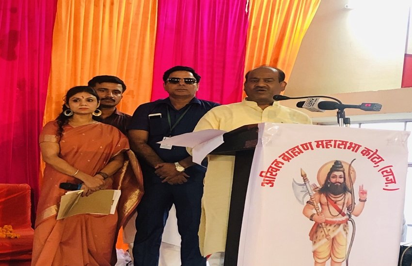 लोकसभा स्पीकर ओम बिरला ने विवादित बयान दिया है जिसके बाद उनकी आलोचना हो रही है।(फोटो- ट्विटर)