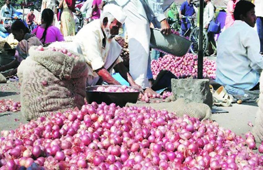 Maharashtra, Lasalgaon onion market, Onion price, onion market, Rs 1000 per quintal, Lasalgaon, Nashik Retail market, APMC, South State, Wholesale market, india news, Hindi news, news in Hindi, latest news, today news in Hindi Maharashtra, Lasalgaon onion market, Onion price, onion market, Rs 1000 per quintal, Lasalgaon, Nashik Retail market, APMC, South State, Wholesale market, india news, Hindi news, news in Hindi, latest news, today news in Hindi