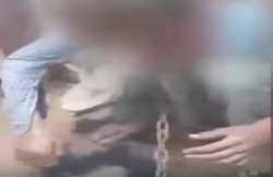 VIDEO: अगवा कर कपल को पीटा फिर बाल काट पहनाई जूतों की माला, युवक को लड़की के कपड़े पहना गांव में घुमाया