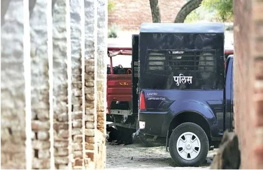 UP, western UP, Bijnore, Dalit community, valmiki family, lokesh devi valmiki, water from hand pump, journalist, fir, india news, Hindi news, news in Hindi, latest news, today news in Hindi