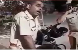 VIDEO: ‘इतना चालान काटूंगा कि बेचना भूल जाओगे’, गाड़ी वाले को धमकी देने वाला पुलिसकर्मी सस्पेंड