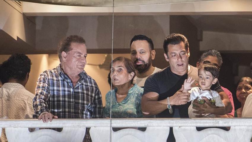 सलमान खान के गैलेक्सी अपार्टमेंट की कीमत 60 करोड़ बताई जाती है। (Photo: @salmankhanfanclub/instagram)