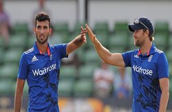 अपने ही गेंदबाज साकिब महमूद को आतंकी समझता है इंग्लैंड, पाकिस्तान में पैदा होने की मिली सजा