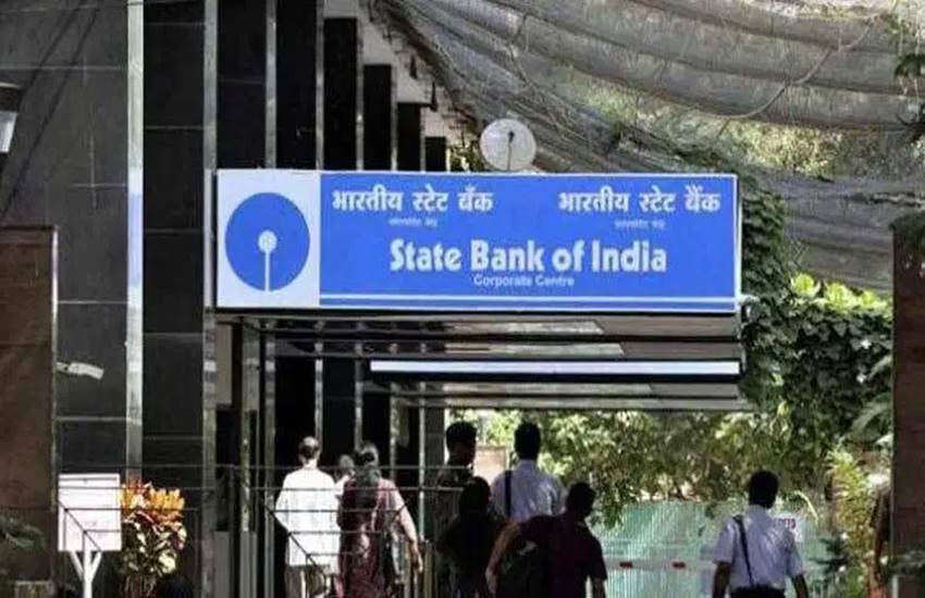 देश का शीर्ष बैंक भारतीय स्टेट बैंक (एसबीआई) इस अवधि में धोखाधड़ी का सबसे बड़ा शिकार बना, क्योंकि इसमें से करीब 38 प्रतिशत धनराशि से जुड़े मामले केवल इसी बैंक की ओर से जाहिर किये गये हैं। 