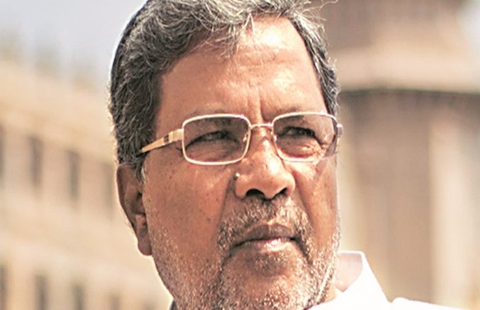 सिद्दारमैया ने फिर की बदतमीजी, करीबी को सरेआम जड़ा थप्पड़, फिर दिया धक्का, Mysore Airport का Video Viral