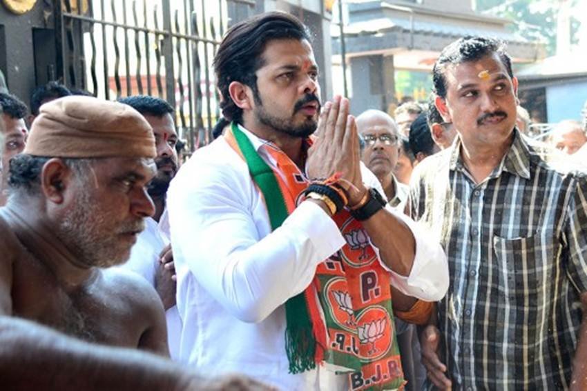 बिग बॉस सीजन 12 में क्रिकेटर श्रीसंत ने लोगों को खूब एंटरटेन किया था। श्रीसंत को भी बीजेपी अपने टिकट पर केरल में विधानसभा चुनाव लड़वा चुकी है। श्रीसंत ये चुनाव हार गए थे। हालांकि श्रीसंत के बिग बॉस में आने से पहले ही बीजेपी ने उनपर दांव खेला था।(Photo: PTI)