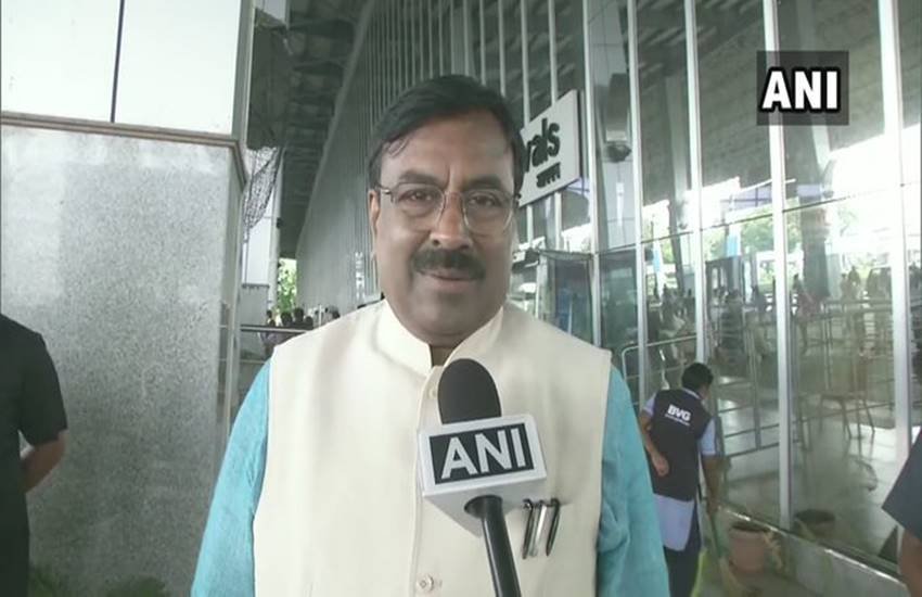 Maharashtra minister, finance minister, Minister Sudhir Mungantiwar, Congress president, Sonia Gandhi, former PM, Manmohan Singh, P Chidambaram, INX media case, Tihar Jail, india news, Hindi news, news in Hindi, latest news, today news in Hindi