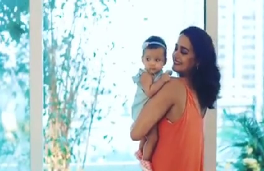 Surveen chawla,Surveen chawla movie, सुरवीन चावला, Surveen chawla husband, Surveen chawla daughter, Surveen chawla age, Surveen chawla song,surveen chawla baby, surveen chawla baby eva, viral video, surveen chawla sacred games, surveen chawla child, bollywood news, bollywood news in hindi, entertainment news, entertainment news in hindi