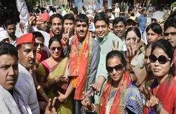 खट्टर के खिलाफ चुनाव लड़ रहे BSF के पूर्व जवान तेज बहादुर गिरफ्तार, Jhansi Encounter पर किया था UP पुलिस का विरोध