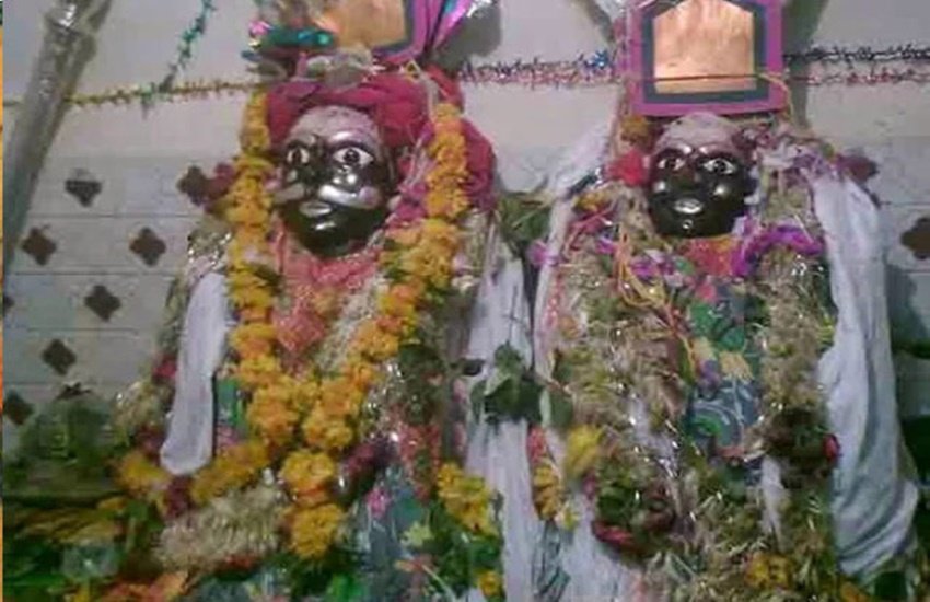 chinese kali temple prasad, different kind of prasad in temples, different type of temple in india, indian temple, khabees baba temple prasad, prasad in indian temples, shrinath temple in india, temple, trendingwidget,खबीस बाबा मंदिर, चाइनीज काली माता मंदिर, तिरुपति बालाजी मंदिर,