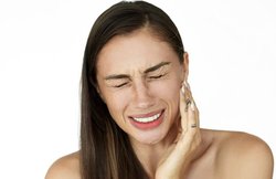 घर बैठे ऐसे पाएं दांत दर्द से छुटकारा, अपनाएं ये 5 होम्योपैथिक टिप्स