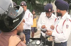 New Traffic Rules: पंजाब और मध्य प्रदेश में फिलहाल लागू नहीं होंगे भारी जुर्माने वाले नए नियम, सीएम बोले- विचार करेंगे