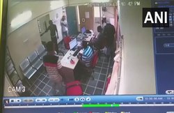 राजस्थान: अलार्म सिस्टम के तार काट पीएनबी की ब्रांच में घुसे हथियारबंद 5 बदमाश, दिनदहाड़े 19 लाख लूटकर भागे