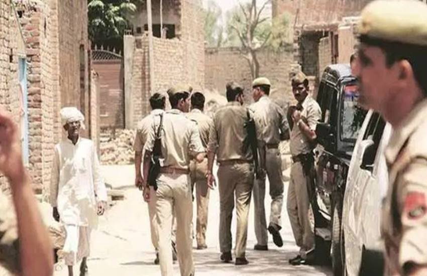 UP police, rape accuse, chitrakoot, Agra residence, SDM, Saujanya Kumar Vikas, SDM of Chitrakoot, rape women, prmoise to marry, Jhansi police, SSP Jhansi, india news, Hindi news, news in Hindi, latest news, today news in Hindi