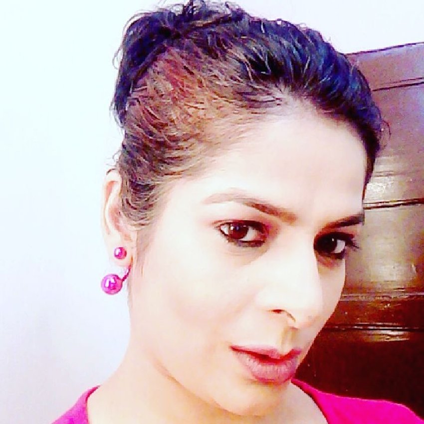 नुपूर का कहना है कि वो कहीं से लोन भी नहीं ले पा रही हैं। उन्होंने बताया कि अकाउंट्स PMC बैंक में होने की बात सुनते ही सभी फोन काट देते हैं।