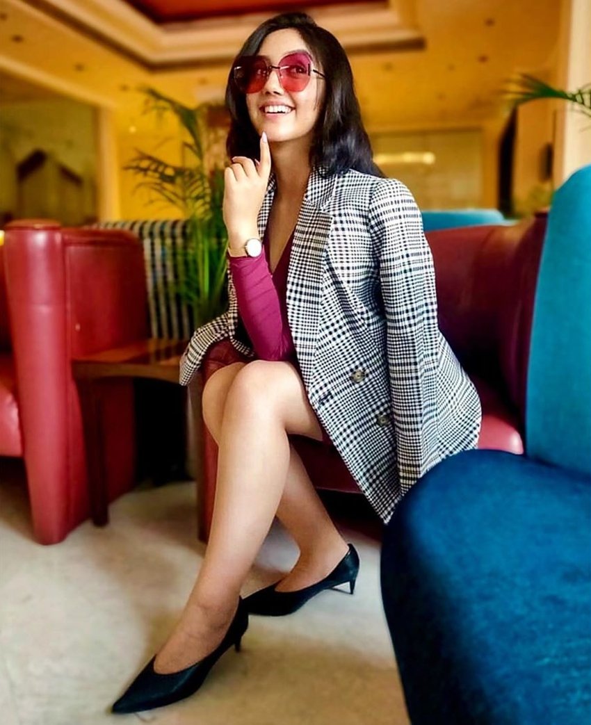 अशनूर ने महज 5 साल की उम्र में टीवी डेब्यू कर लिया था। वह सबसे पहले जी टीवी पर प्रसारित होने वाले शो 'झांसी की रानी' में प्राची नाम की बच्ची की भूमिका में नजर आई थीं।