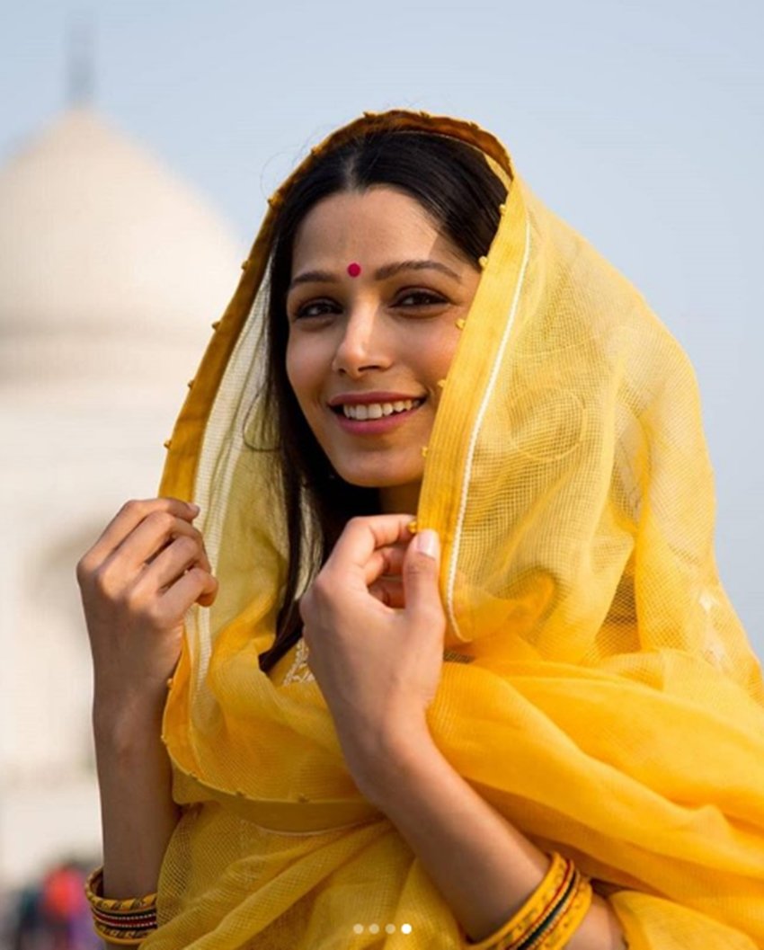 फ्रीडा पिंटो का परिवार मेंग्लोरीयन कैथोलिक मूल का है। एक इंटरव्यू में फ्रीडा ने बताया भी था कि वह पूरी तरह से शुद्ध भारतीय हैं, लेकिन उनका परिवार कैथोलिक है।