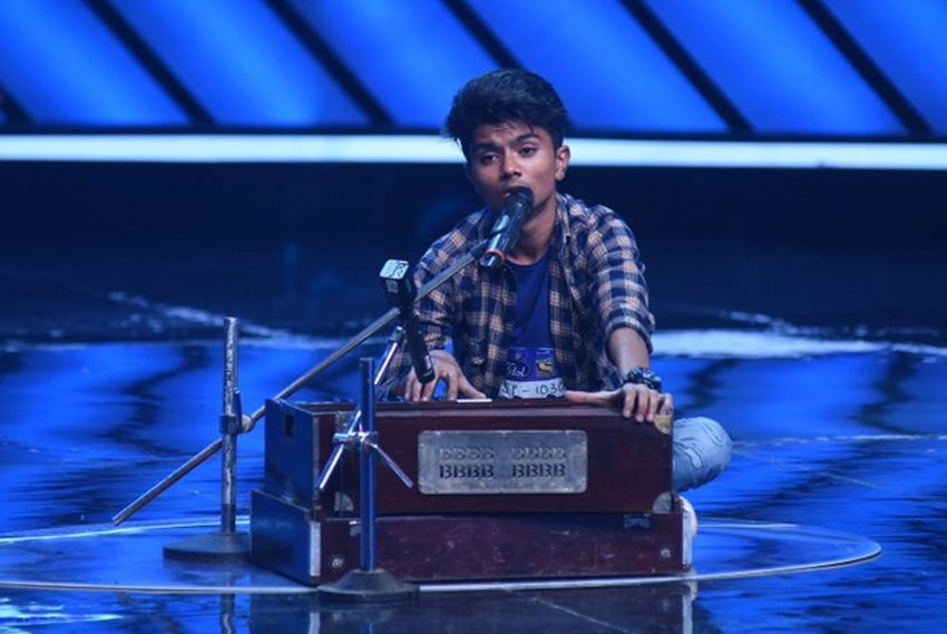 अजमत हाल ही में इंडियन आइडल 11 के मंच पर ऑडिशन देने पहुंचे। शो की जज नेहा कक्कड़ ने उन्हें पहचान लिया। शो के अन्य जज विशाल ने उनसे पूछा कि तुम तो विनर थे फिर कहां गायब हो गए थे।