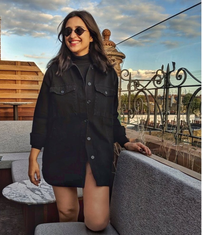 परिणीति ने मैनचेस्टर बिजनेस स्कूल से फाइनेंस, बिजनेस और अर्थशास्त्र में ग्रैजुएशन किया है। परिणीति के पास इन तीनों ही कोर्स में ऑनर्स की डिग्री है।