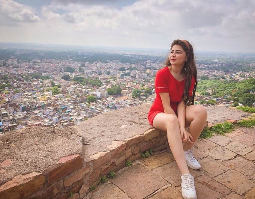 साल 2018 में उन्होंने अपनी इंटर की परीक्षा पास की वो भी फर्स्ट डिविजन से।