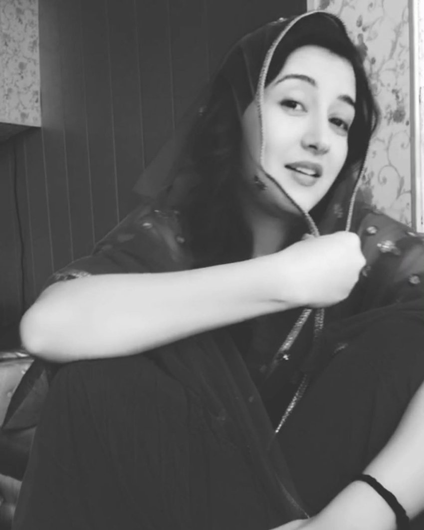 प्रियंका के कई वीडियोज पर लोग करण जौहर को टैग करते हैं और उनसे इन्हें फिल्म में मौका देने की अपील भी करते रहते हैं।