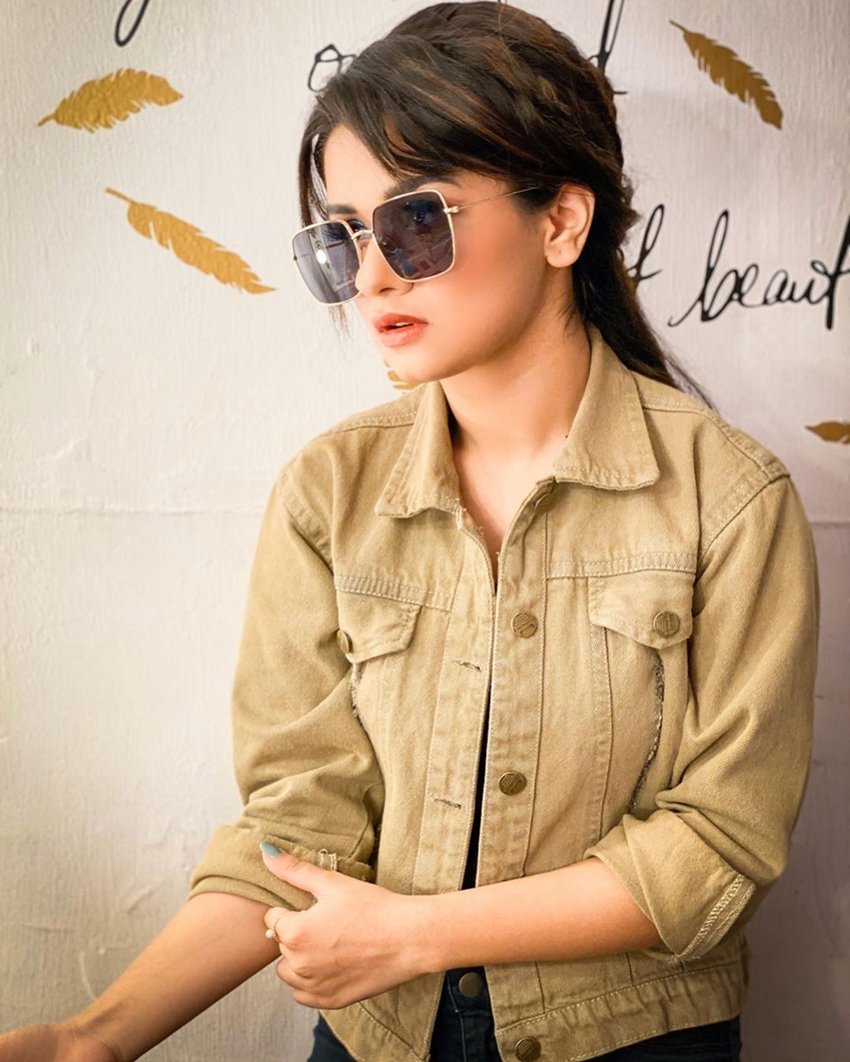 अवनीत सबसे पहले जी टीवी के रियालिटी शो डांस इंडिया डांस लिटिल चैम्प में नजर आई थीं।