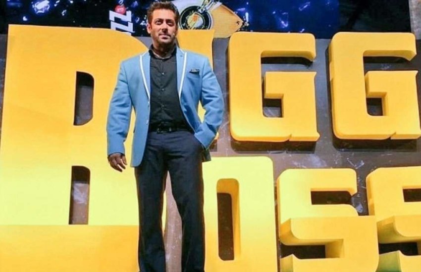 कलर्स टीवी पर प्रसारित होने वाला रियालिटी शो बिग बॉस का अपना एक अलग फैन बेस है। ये काफी बड़ा भी है। शो के मेकर्स भरसक कोशिश करते हैं कि अपने इस बड़े फैन बेस को हर तरह से एंटरटेन कर सकें। इसी के मद्देनजर शो में आए दिन नए ट्विस्ट डाले जाते रहे हैं। अब बिग बॉस 13 में भी कुछ ट्विस्ट आने वाले हैं। दरअसल शो में वाइल्ड कार्ड एंट्री से नए मेहमान जुड़ने वाले हैं। सोशल मीडिया और मीडिया में कुछ लोगों के नामों की चर्चा हो रही है जिनकी घर में एंट्री हो सकती है। आइए डालते हैं नजर उन्हीं नामों पर। (Photo: Colors TV)