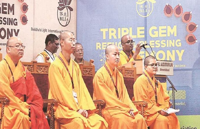 गुजरात: 1500 लोगों ने अपनाया बौद्ध धर्म, एक परिवार का आरोप- हिंदू के तौर पर नहीं मिला समानता का अधिकार