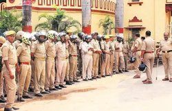 अमित शाह-योगी के पहुंचने से एक दिन पहले BHU में बवाल, छात्रों व केमिस्ट में जमकर चले लात-घूंसे