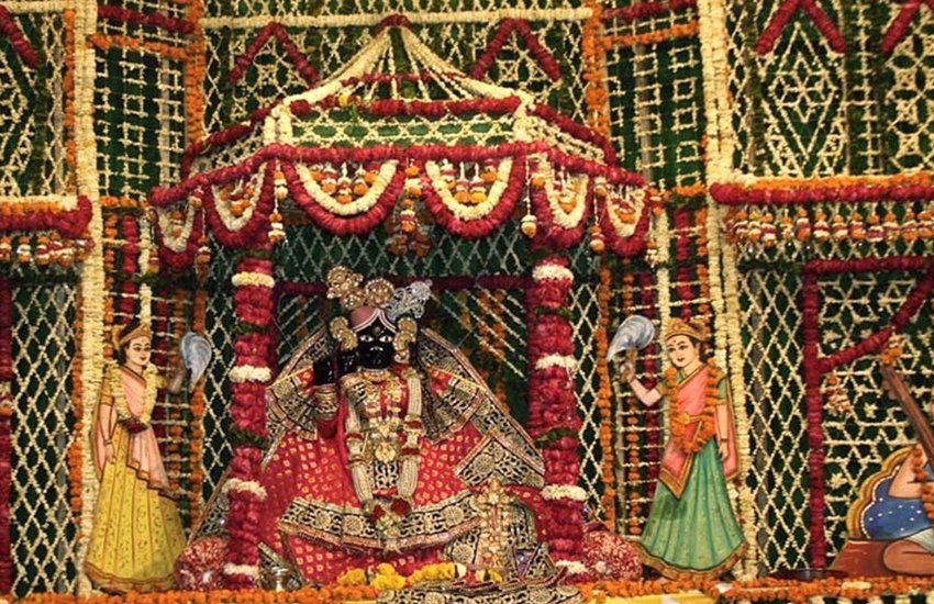 Sharad Purnima 2019: वृंदावन स्थित बांकेबिहारी मंदिर। फोटो सोर्स: सोशल मीडिया