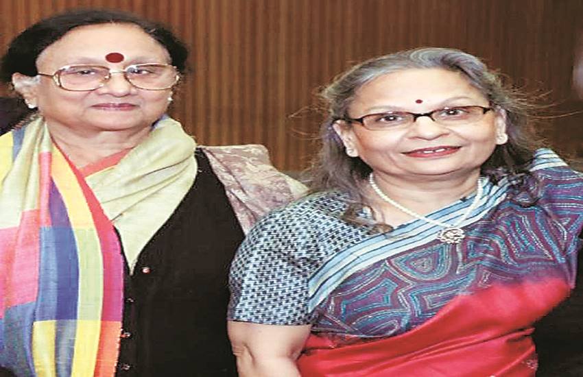 चर्चा की शुरुआत करती हैं साहित्यकार चित्रा मुद्गल। चर्चा की शुरुआत करती हैं साहित्यकार चित्रा मुद्गल।