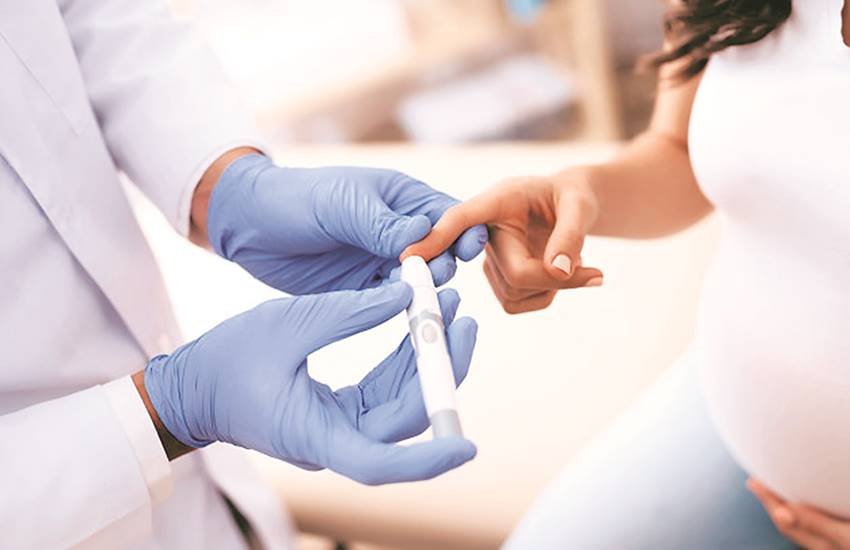 वैज्ञानिकों ने दावा किया है कि यह कैप्सूल छोटी आंत की लाइनिंग में इंसुलिन और अन्य दवाएं पहुंचा सकता है जिन्हें सामान्य तौर पर इंजेक्शन के जरिए शरीर में पहुंचाया जाता है। वैज्ञानिकों ने दावा किया है कि यह कैप्सूल छोटी आंत की लाइनिंग में इंसुलिन और अन्य दवाएं पहुंचा सकता है जिन्हें सामान्य तौर पर इंजेक्शन के जरिए शरीर में पहुंचाया जाता है।