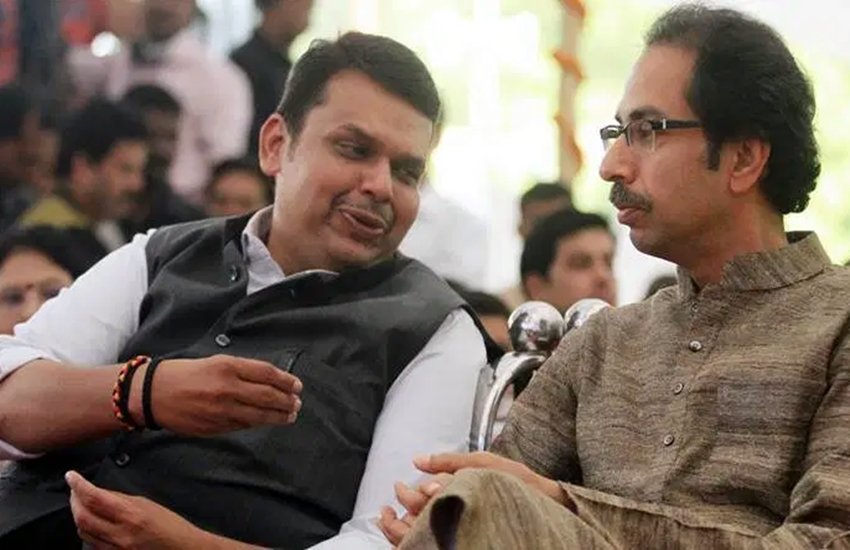 देवेंद्र फडणवीस और उद्धव ठाकरे। फोटो सोर्स: इंडियन एक्सप्रेस