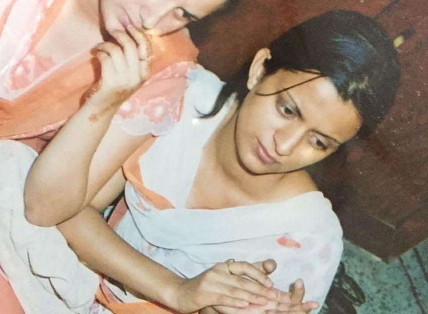 इस फोटो के बारे में लिखते हुए रंगोली ने ये भी बताया कि इस तस्वीर के बाद एक लड़के ने उन्हें प्रपोज किया और मना करने पर चेहरे पर 1 लीटर ऐसिड डाल दिया था।