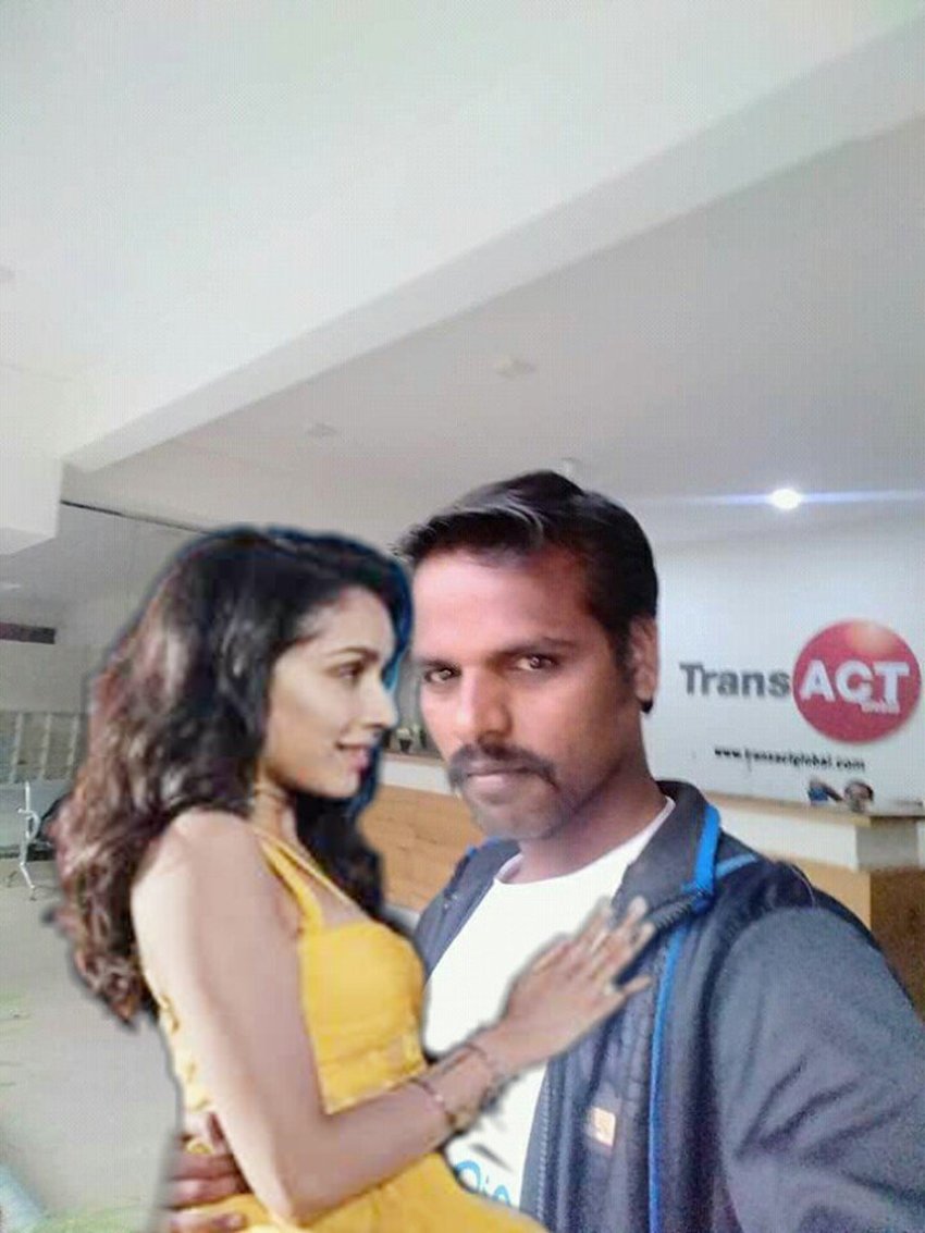 श्रद्धा कपूर के इस क्रेजी फैन का नाम रविंद्र एनबीके है(सोशल मीडिया प्रोफाइल के अनुसार)।