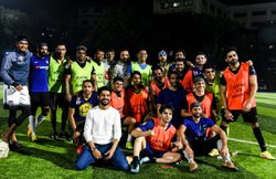 जब फुटबॉल मैदान पर एमएस धोनी और टेनिस स्टार लिएंडर पेस की हुई ‘भिड़ंत’, देखें तस्वीरें