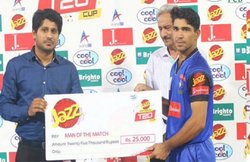 VIDEO: भाड़े की वैन चलाने को मजबूर पाकिस्तान का होनहार खिलाड़ी, कहा- देश के बदतर हालात से परिवार चलाना भी मुश्किल