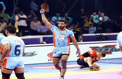 बंगाल की टीम ने 37-35 के अंतर से मुकाबला जीतकर फाइनल में किया प्रवेश