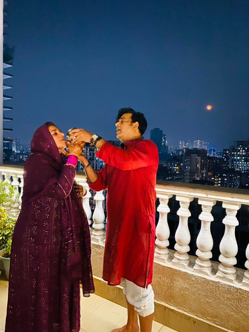 रवि किशन पहले भी कुछ इंटरव्यू में बता चुके हैं कि उनके मन में महिलाओं का इतना सम्मान है कि वह अपनी पत्नी का पैर भी छूते हैं।